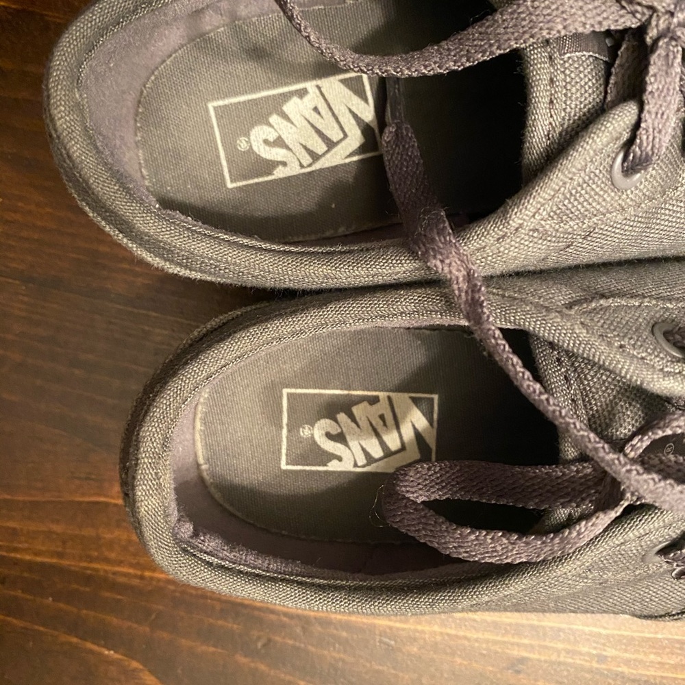 Vans - Picture 5 of 6